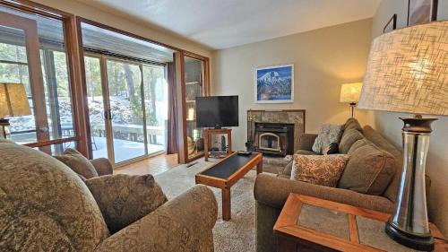 Overlook Park House | Mountain View Lodge 2