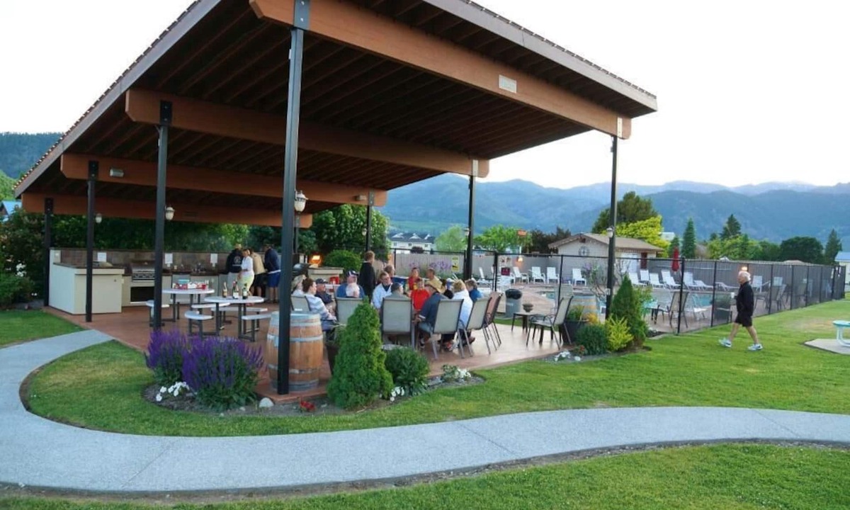 Wapato Point Hotel | Mountain View Lodge and Resort