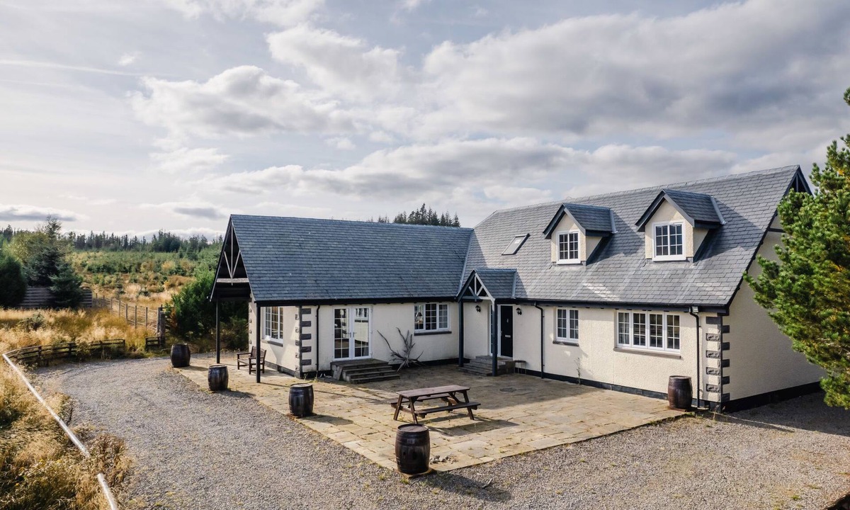 Loch Ness House | Mountain View Lodge by Interhome