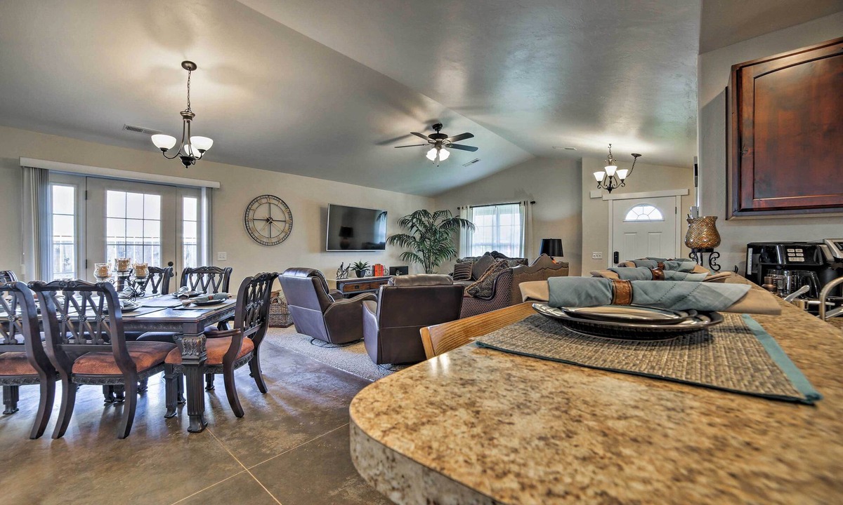 Moab South Valley Cottage | Mountain-view Moab Home w/Pool & Hot Tub Access!