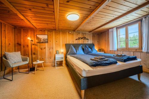 Schwanden bei Brienz Apartment | Mountain View near Brienz with Hot Tub & free parking