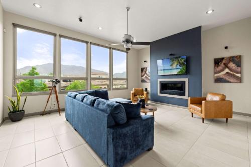 El Paso House | Mountain View Pool House Villa