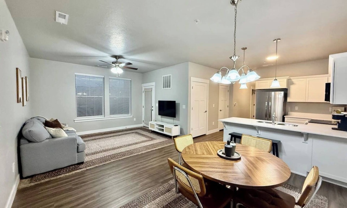 Riverton Apartment | Mountain View Retreat