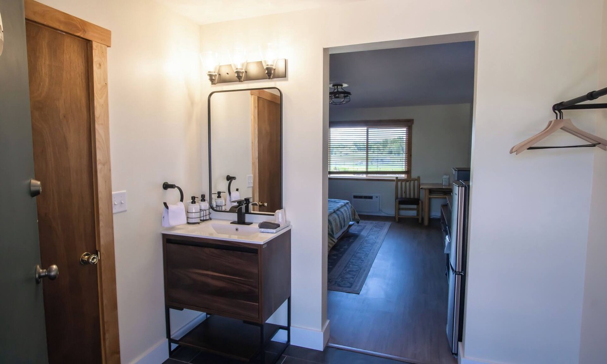 Tetonia Cabin | Mountain View Studio suite