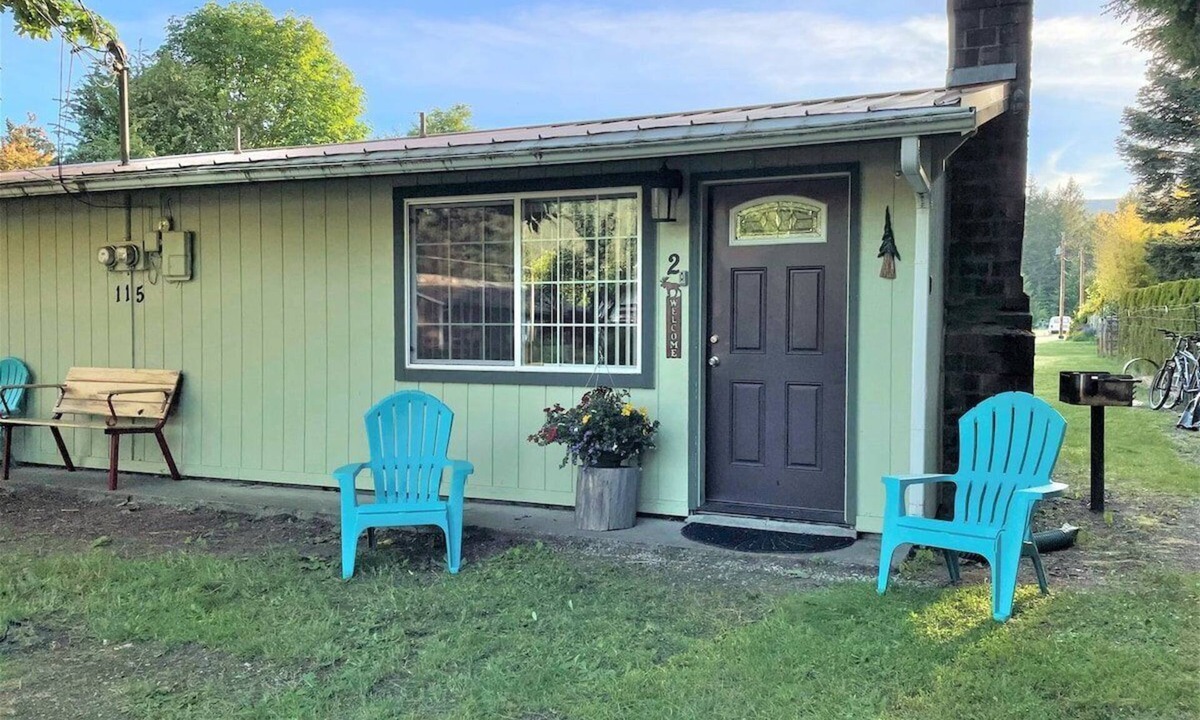 Packwood Cabin | Mountain View | Wifi, Smart TV, In town