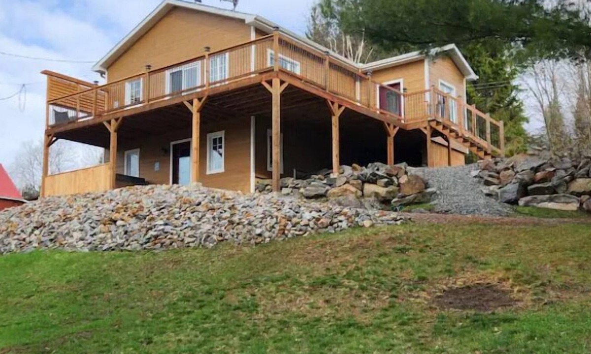 Montpellier House | Mountain View with a HotTub, 7 mins-LacSimon