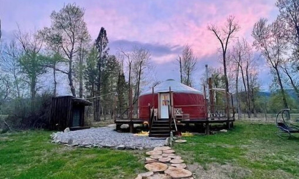 Victor Apartment | Mountain View Yurt