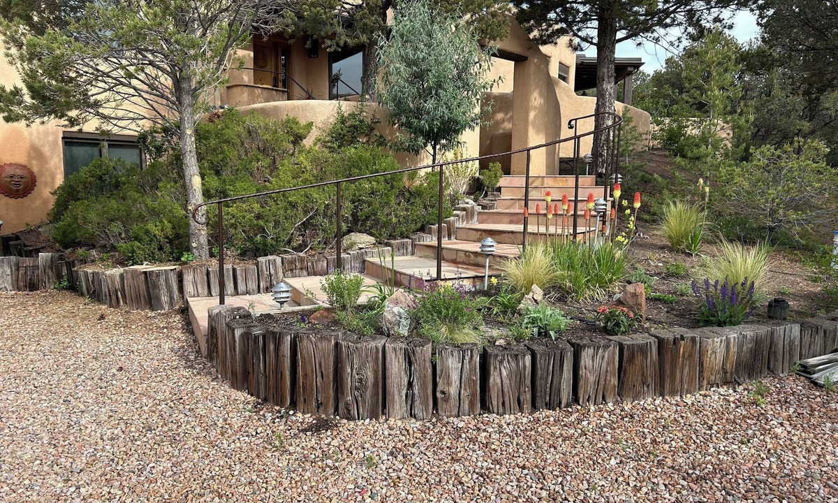 Northeast Santa Fe House | Mountain Views. Bright & Sunny w/Southwest Charm. Close-in Location