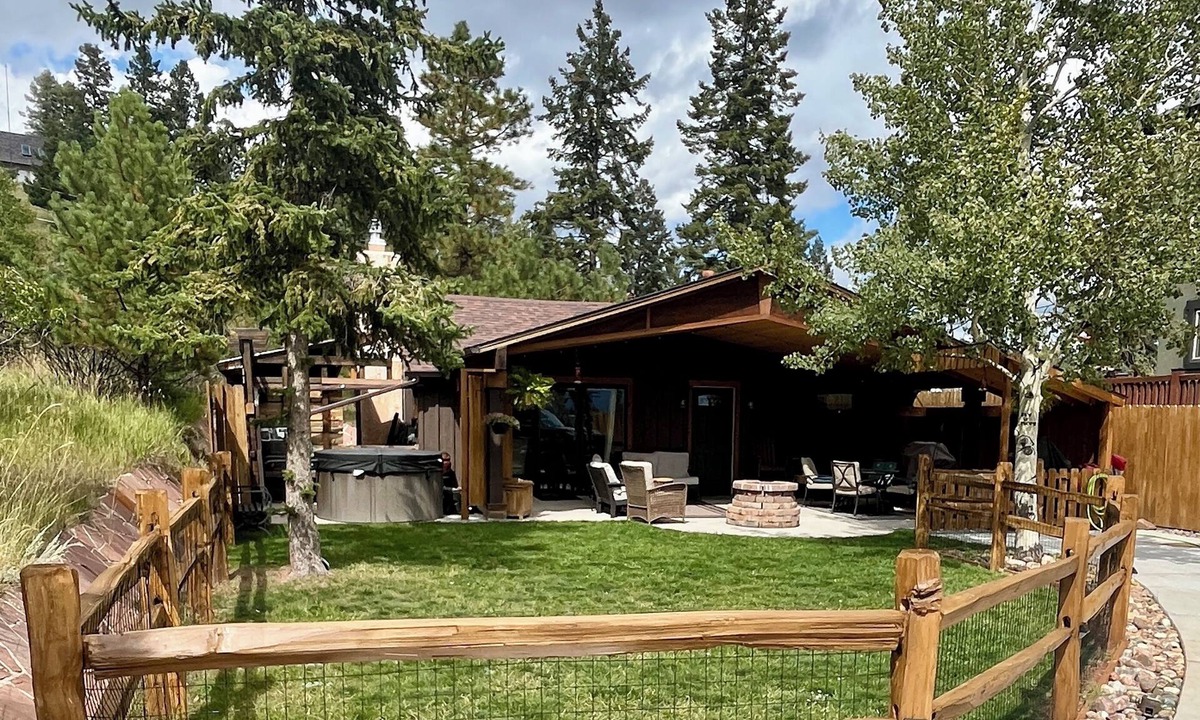 Woodland Park Cabin | Mountain Views-HotTub -Cozy Fireplace Lic# 007662