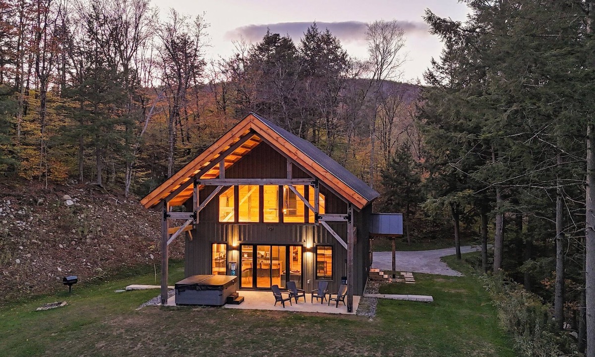 Plymouth Ski Chalet | Mountain Views. Hot Tub. , 5 Wooded Acres. Private Pond