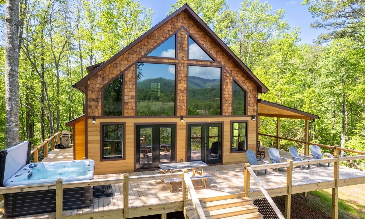 Bryson City Ski Chalet | Mountain Views - Hot Tub - Fire Pit - Motorcycle easy access
