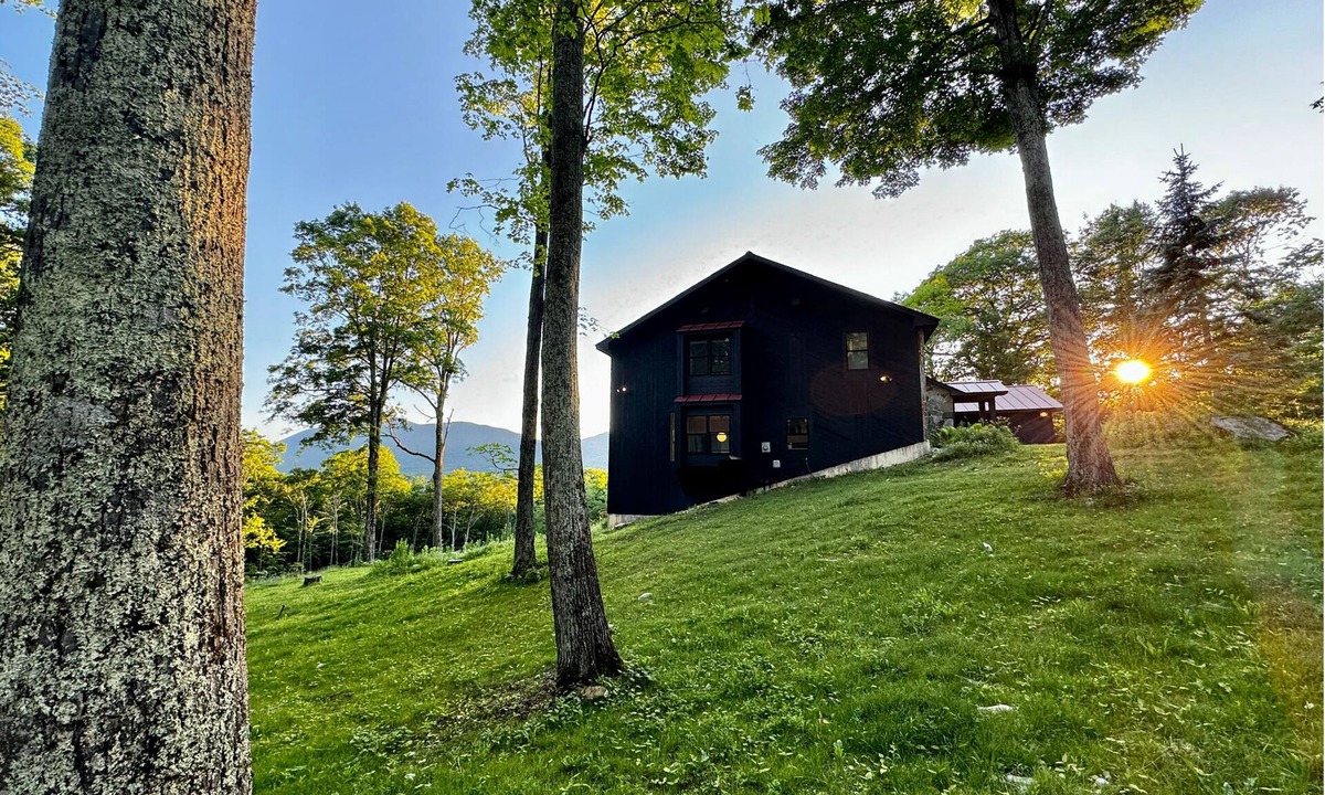 Dorset House | Mountain Views - Secluded - Modern