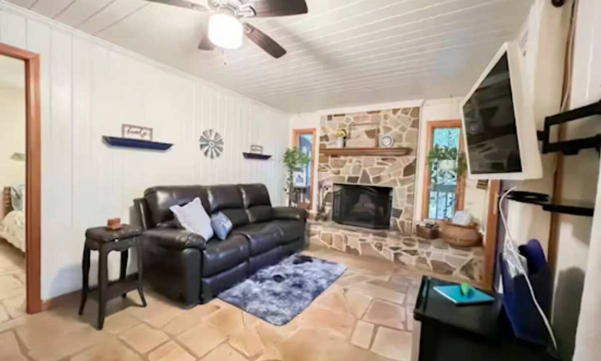 Tate House | Mountain View’s with hot-tub