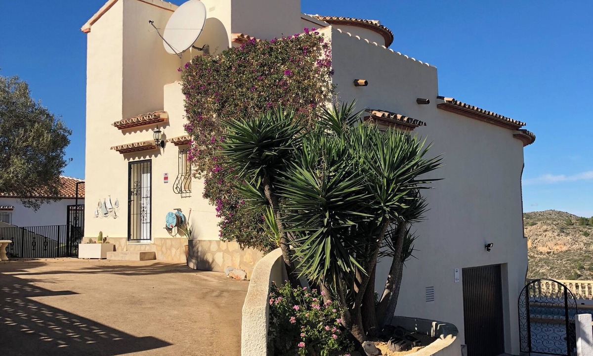 Pedreguer Villa | Mountain villa + sea view. Privacy, tranquillity. Near Javéa, Moraira and Dénia