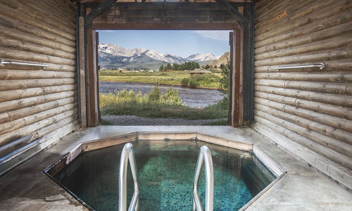 Stanley Hotel | Mountain Village Lodge