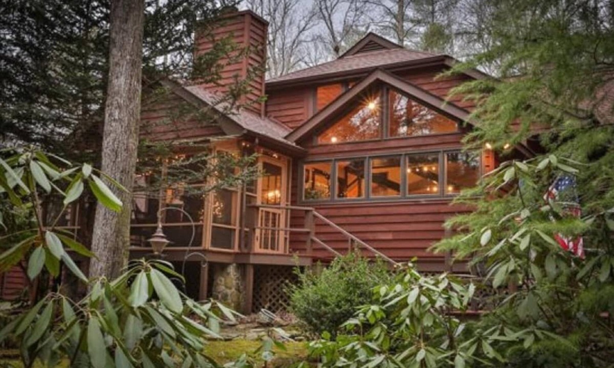 Ellijay Cabin | Mountain Waters Lodge - Serene Stream, Chef's Dream Kitchen,Dog Friendly, Excellent WIFI