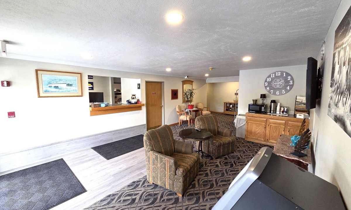 Philippi Hotel | Mountaineer Inn