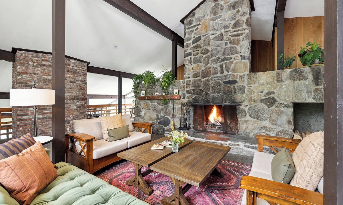 West Dover Hotel | Mountaineer Inn