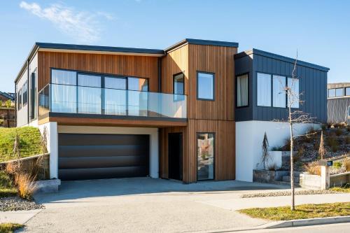 Kapiti Island House | Mountains on Clearview