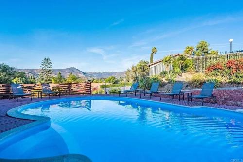 East Grove House | Mountains Views with Pool & Basketball, Relax & Play!