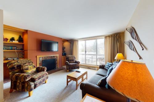 Warren Apartment | Mountainside 44