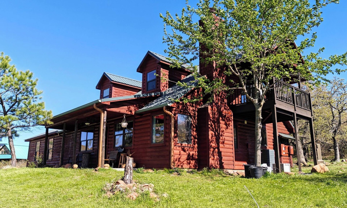 Medicine Park Cabin | Mountainside cabin in Medicine Park-stunning views-borders Ft. Sill-Sleeps 18.