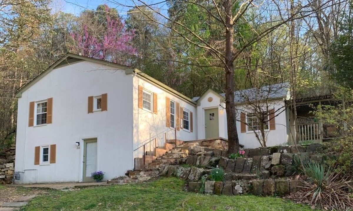 Hot Springs House | Mountainside Cottage
