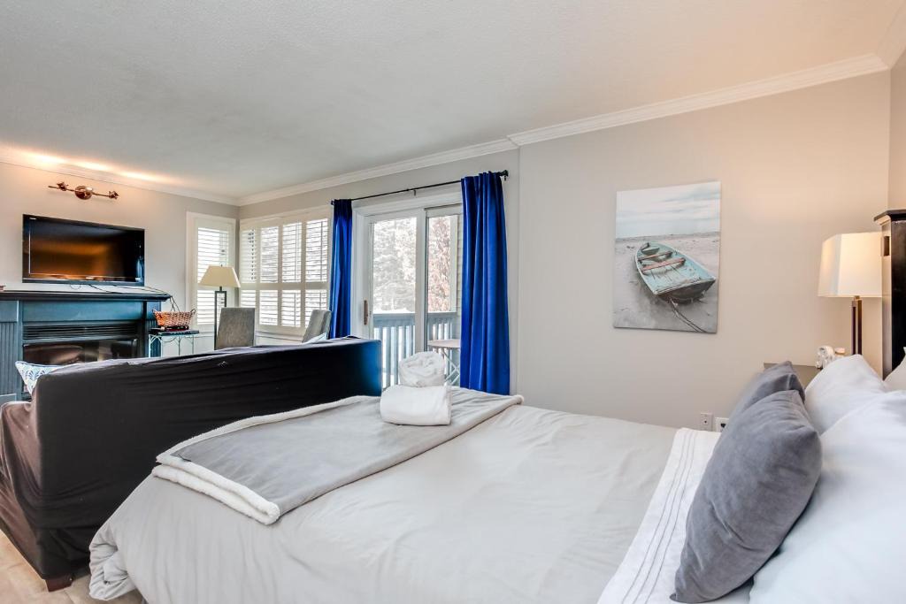 Craigleith Apartment | Mountainside Resort Condo at Blue