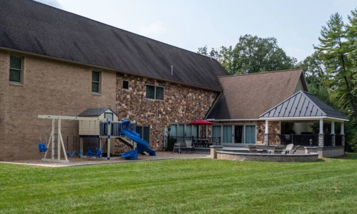 Elliottsburg Cabin | Mountaintop Cabin|Game Room|Pickleball
