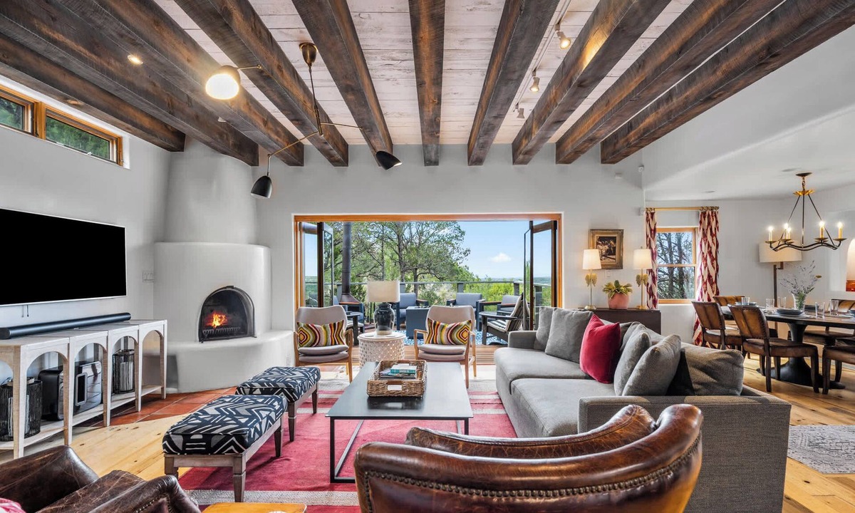 Historic Eastside House | Mountaintop Luxury, Amazing Deck with Fire Pit