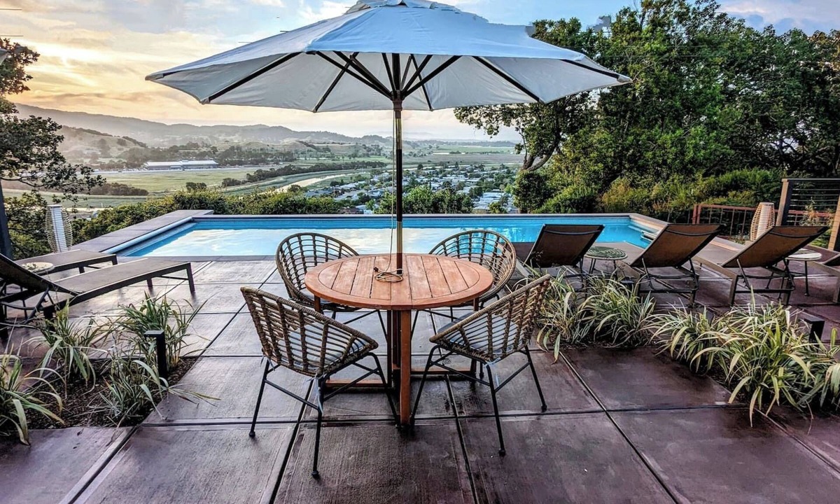 Santa Venetia Condo | Mountaintop poolside suite, sauna, views!