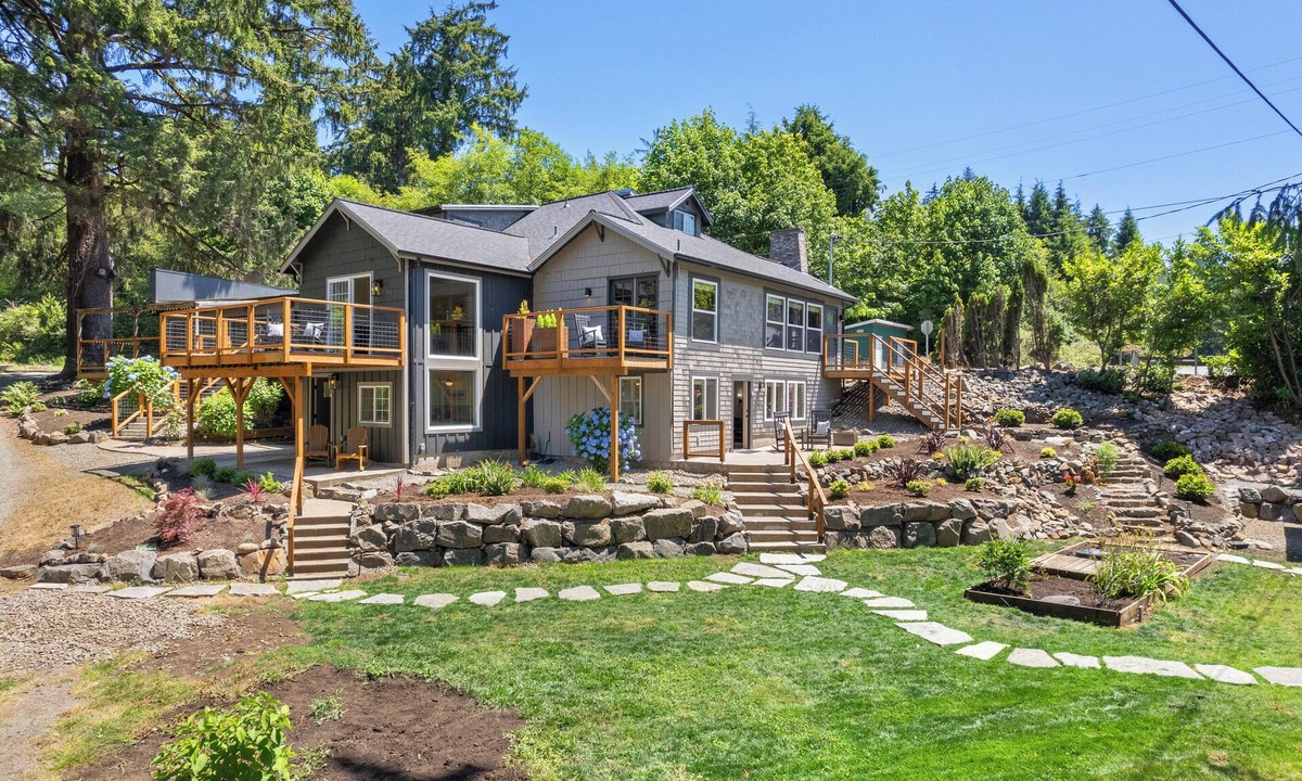 Nehalem House | Mountainview, Pet Friendly, Beach Nearby, FirePit