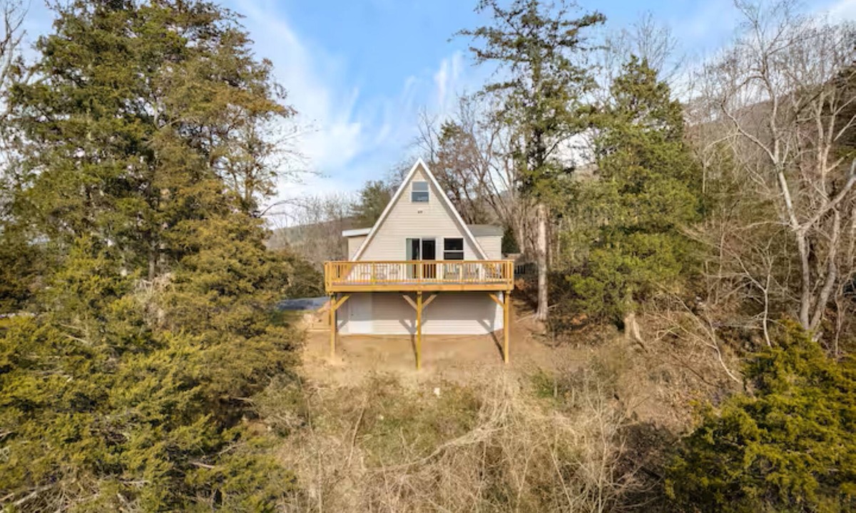 Fishers Hill Cabin | MountainWaters - Mtn, River, Relax! - Hottub, Private Riverfront, Firepit.