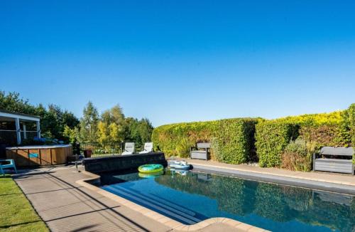 Acacia Bay House | Mountviews Lodge