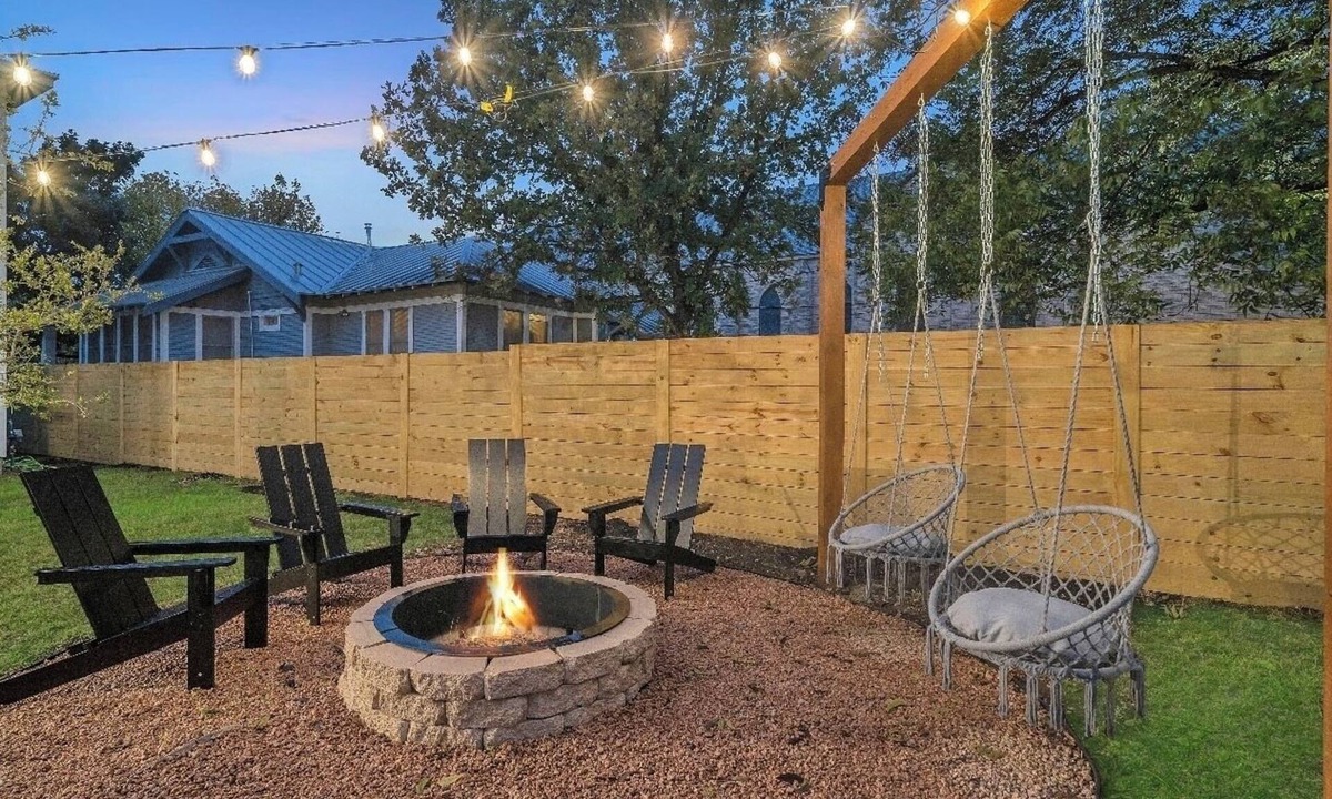 Highland Park House | MovieTheater - KING BED & 7 minutes to RiverWalk