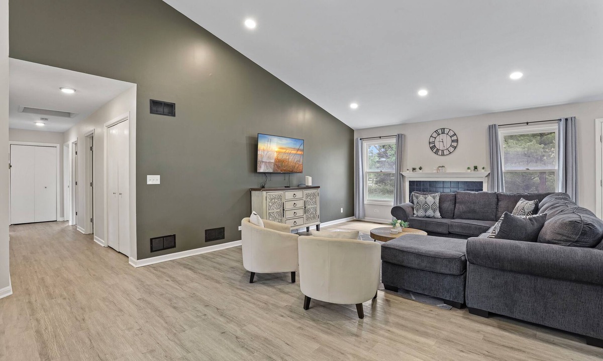 Oswego House | Moxie- w/Game Room- 4 Kings, Sleeps 15