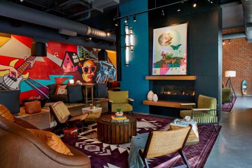 Downtown Chattanooga Hotel | Moxy Chattanooga Downtown