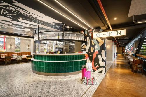 Quartier du Pont-de-Flandre Hotel | Moxy Paris La Villette