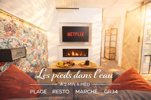 Cancale Apartment | MRODBNB - Appart Neuf - Vue Mer - 25m Plage & Resto - Ciné - cheminée - Popcorn