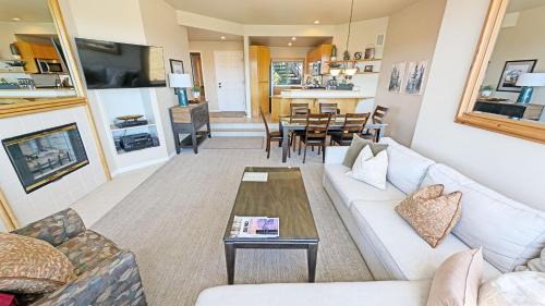 Century West Apartment | Mt Bachelor Village 328 condo