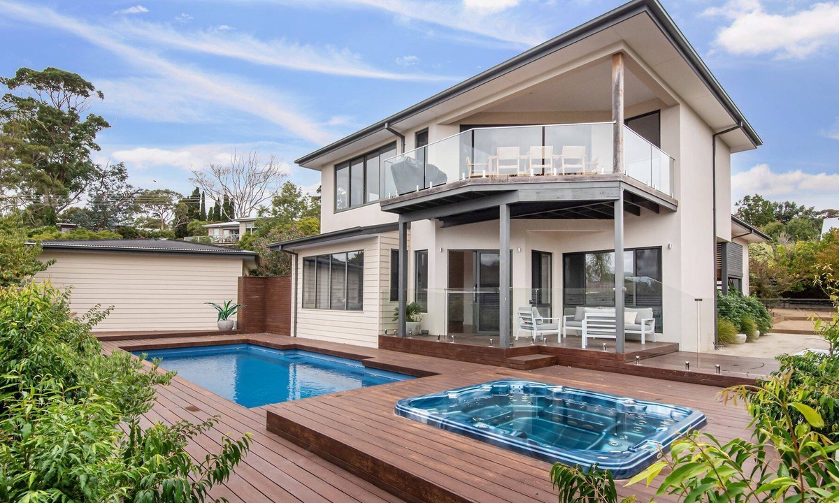 Mount Eliza House | Mt Eliza Manor Pool Spa Views