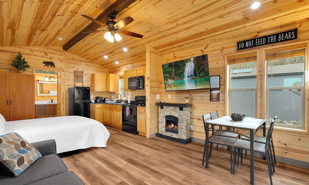 Summerhaven Cabin | Mt Lemmon Hotel Cabin 13