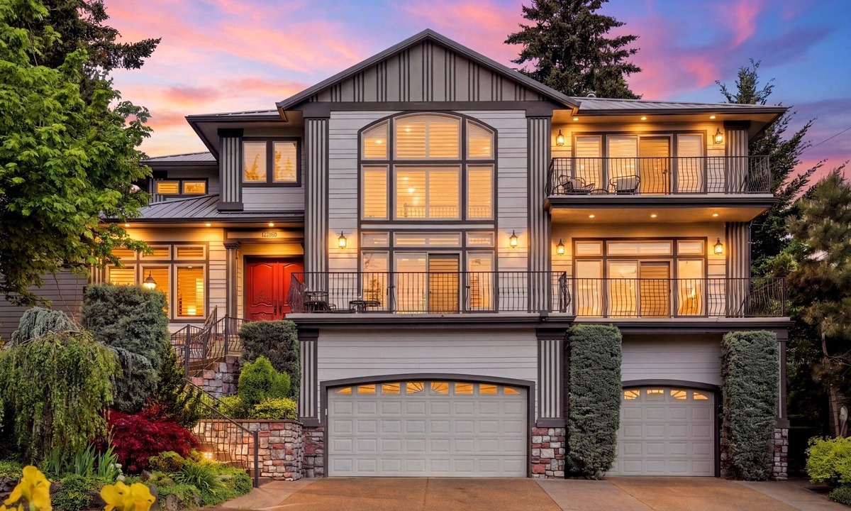 Sunnyside House | Mt Scott Forest Estate— Theater, Sauna, Game Room, Firepit, 15 Min PDX, Sleeps 9