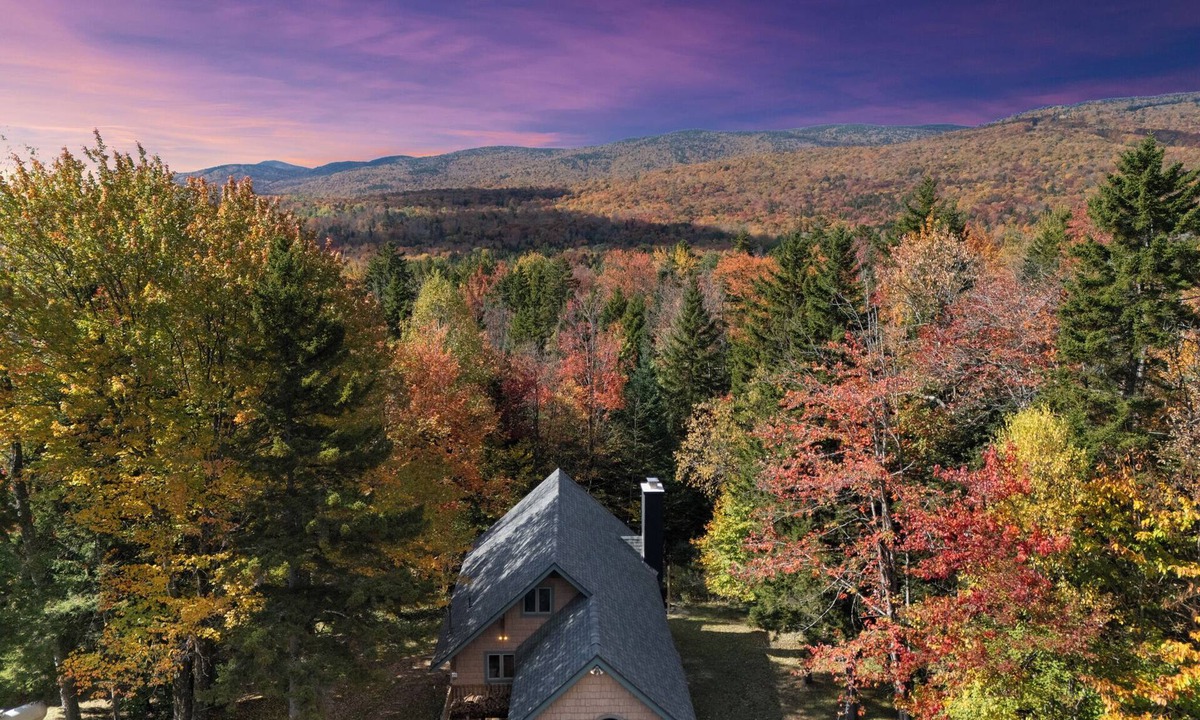 West Dover Ski Chalet | Mt Snow Game Chalet w/Hot Tub