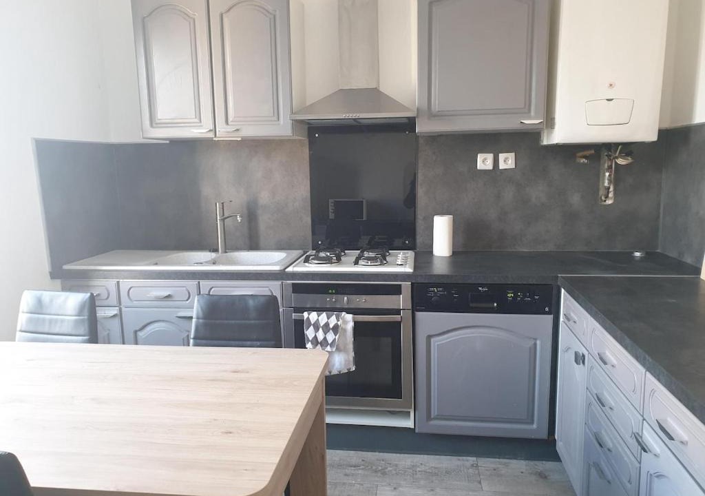 Mont-Saint-Martin Apartment | Mt St Martin ,1er étage, 3 lits doubles séparés