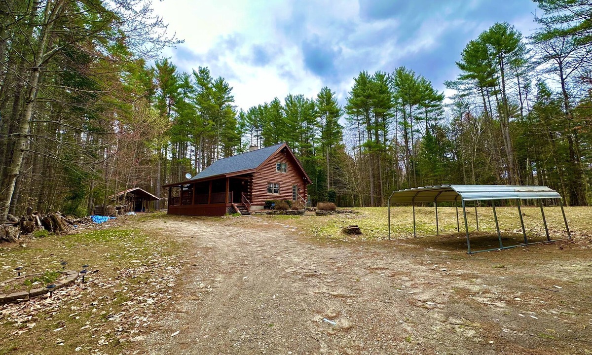 Goshen Cabin | Mt Sunapee Spacious Log Cabin