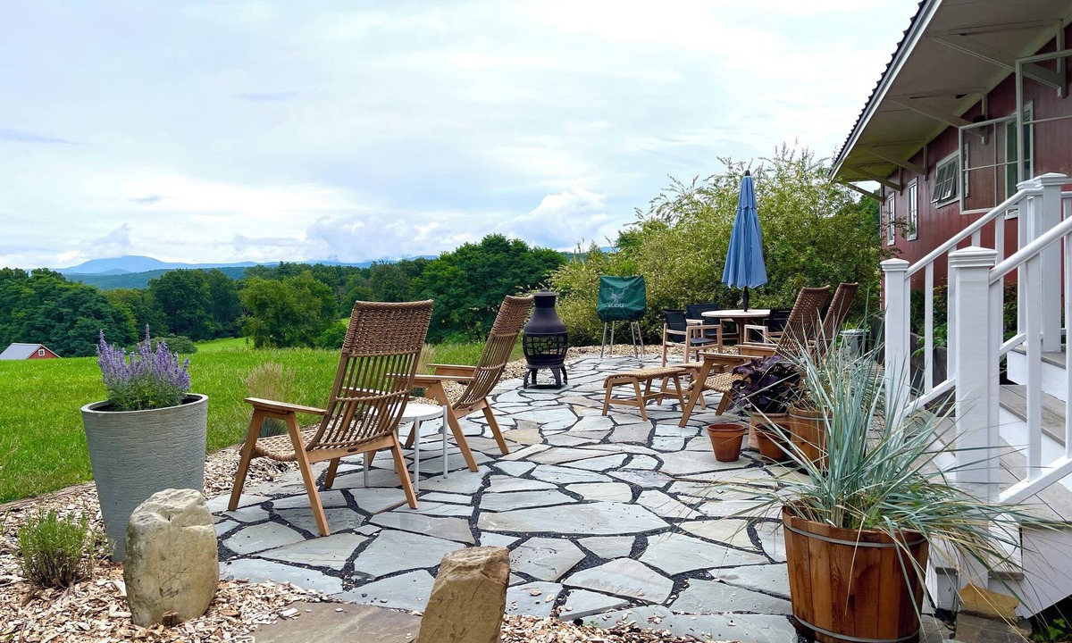 Cambridge Apartment | Mt View, Pickleball on “Where the Wild Things Are" Author’s Private Retreat