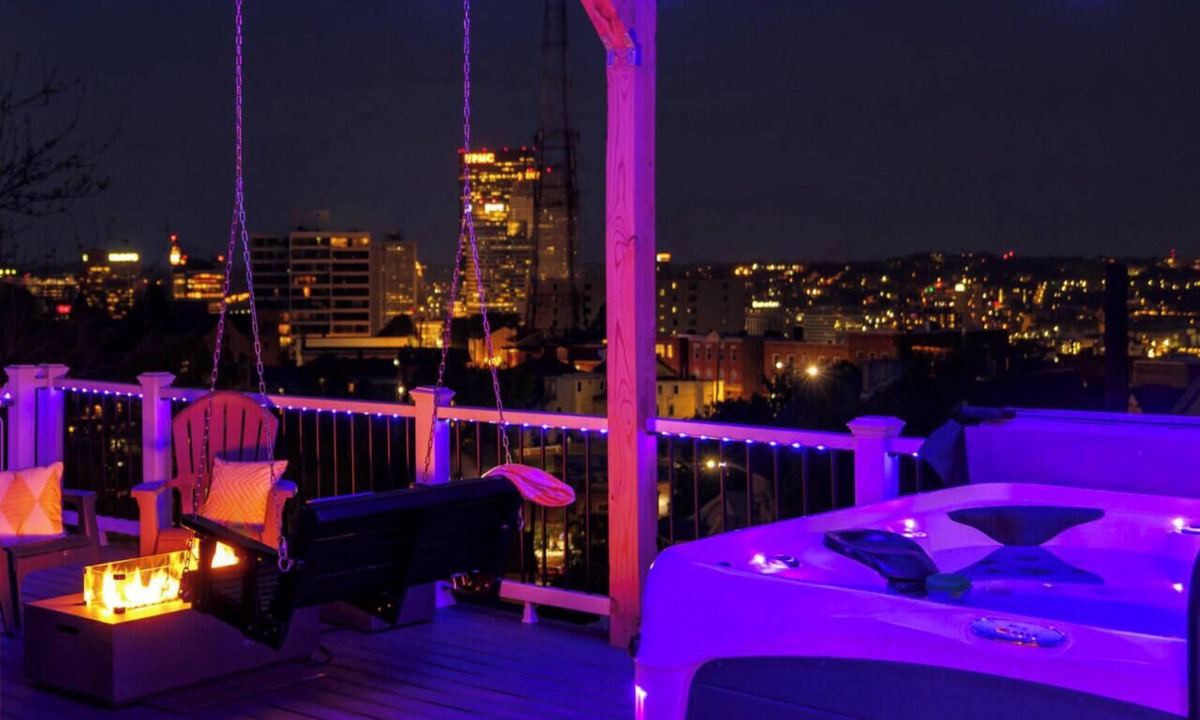 Mount Washington House | Mt. Washington Marvel. Stunning New Design, Epic Views, Hot Tub, Parking
