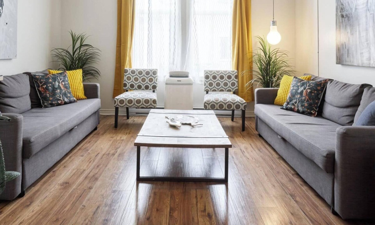 Plateau Mont Royal Apartment | MTLVR #11 | Central, Group Friendly, Patio