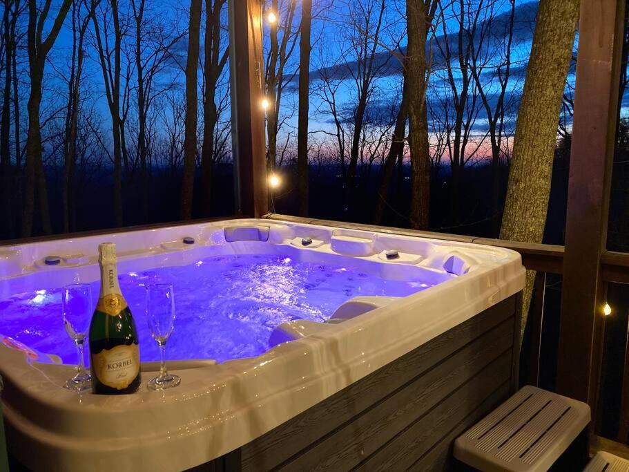 Walnut Mountain House | MTN Cabin Sleeps 10 - 5 Mins To Fishing & Camping